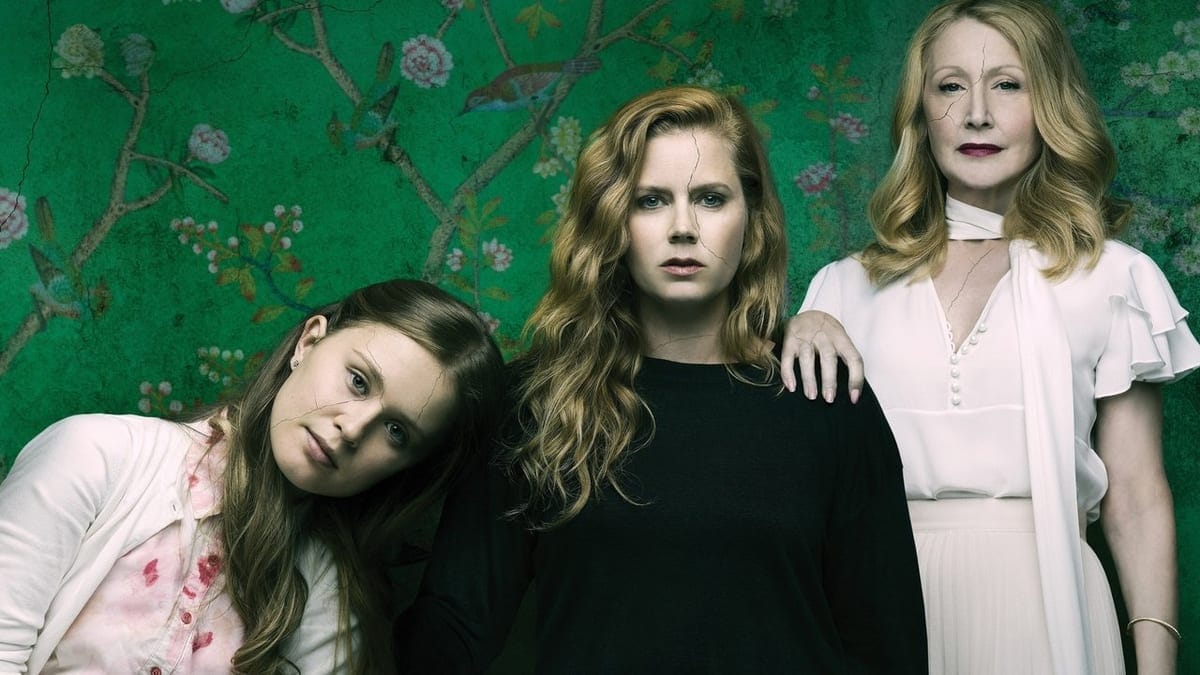 Кадр из сериала «Острые предметы» (Sharp Objects)